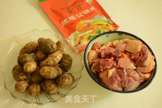 芋儿烧鸡的做法步骤：1