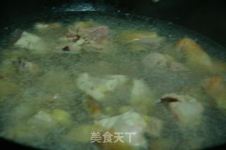 芋儿烧鸡的做法步骤：2