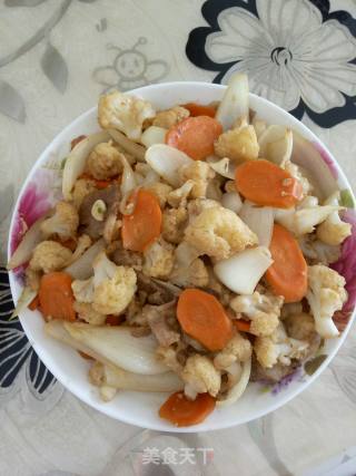 菜花元葱炒肉的做法步骤：3