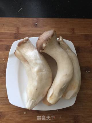 干煸杏鲍菇的做法步骤：1