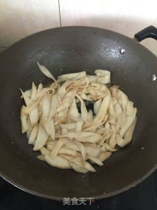 干煸杏鲍菇的做法步骤：4