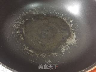油炸花生米的做法步骤：2