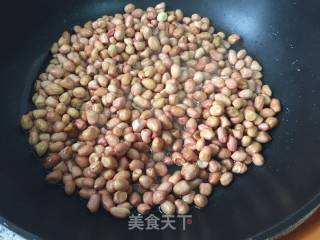 油炸花生米的做法步骤：3