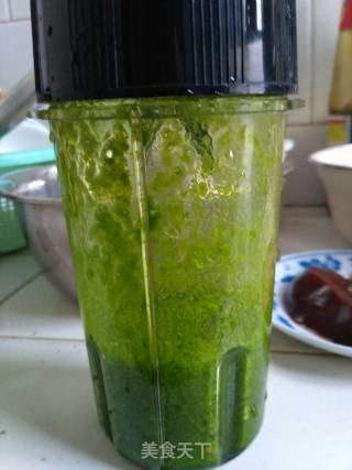 菠菜鸡蛋猪肝瘦肉海鲜面的做法步骤：5