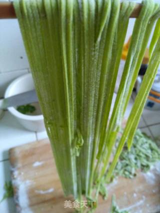 菠菜鸡蛋猪肝瘦肉海鲜面的做法步骤：15