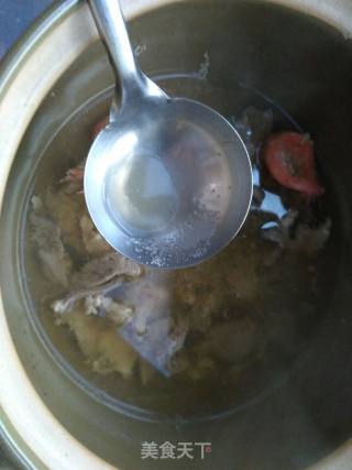 菠菜鸡蛋猪肝瘦肉海鲜面的做法步骤：19