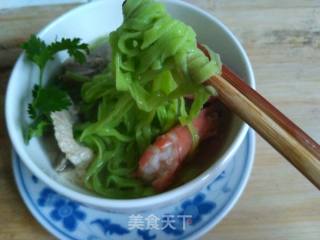 菠菜鸡蛋猪肝瘦肉海鲜面的做法步骤：25