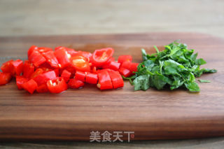 藿香泡椒炖牛尾的做法步骤：2