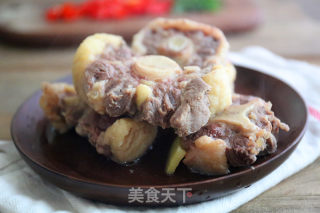 藿香泡椒炖牛尾的做法步骤：3