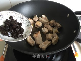 豉香排骨煲仔饭的做法步骤：3