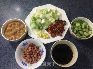 宫保鸡丁的做法步骤：1