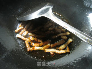 五花肉韭菜芽炒白玉菇的做法步骤：3