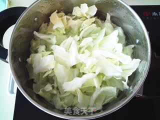 【炝拌圆白菜】的做法步骤：3
