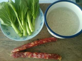 广味腊肠煲仔饭的做法步骤：1