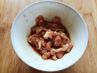 芹菜香干肉丝的做法步骤：1