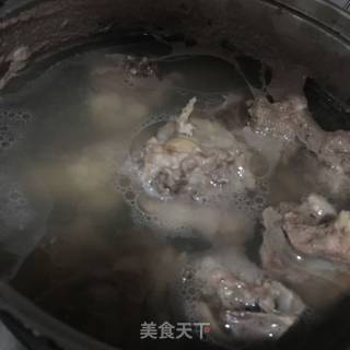 红烧羊肉汤锅的做法步骤：1