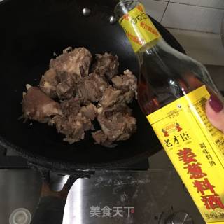红烧羊肉汤锅的做法步骤：2