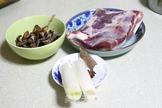 肥而不腻的红烧肉的做法步骤：1