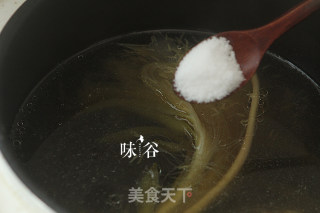 老火靓汤之霸王花排骨汤的做法步骤：5