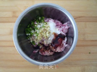 鲜肉豇豆锅贴的做法步骤：2
