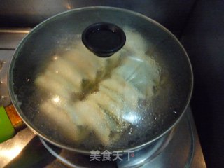 鲜肉豇豆锅贴的做法步骤：16