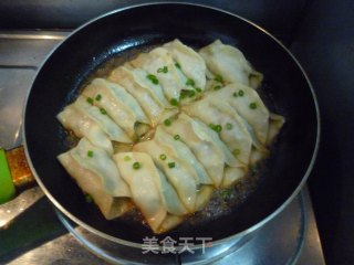 鲜肉豇豆锅贴的做法步骤：17
