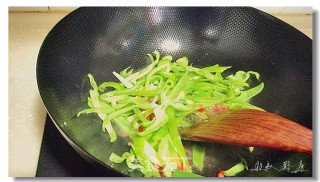 青椒肉丝的做法步骤：6