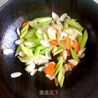 西芹百合的做法步骤：3