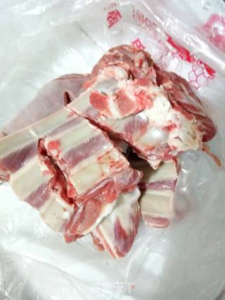 胡萝卜炖羊排的做法步骤：1