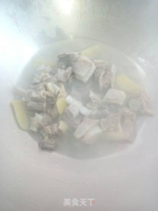 胡萝卜炖羊排的做法步骤：4