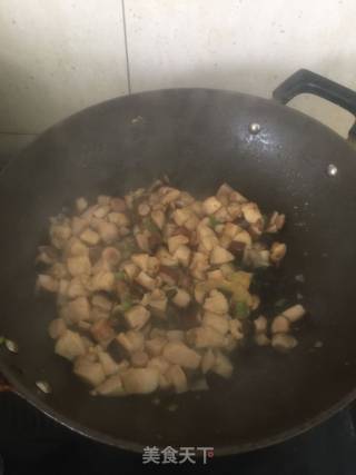 香菇鸡丁的做法步骤：6