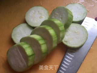 XO酱粉丝蒸丝瓜的做法步骤：2