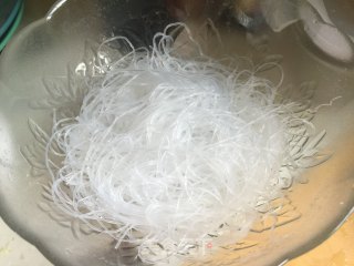 XO酱粉丝蒸丝瓜的做法步骤：3