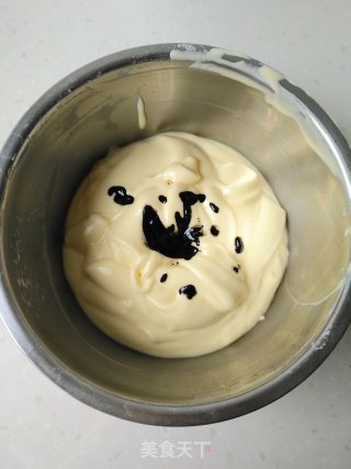 黑芝麻花纹戚风的做法步骤：8