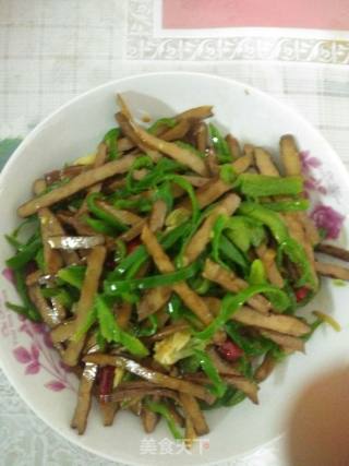 青椒炒豆干的做法步骤：1