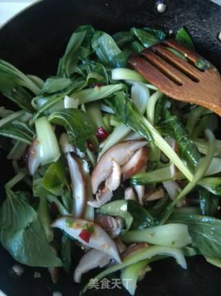 简体版香菇烧油菜的做法步骤：4