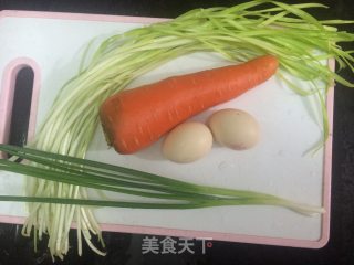 营养早餐胡萝卜鸡蛋饼的做法步骤：1