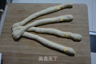 中种四股辫面包的做法步骤：8