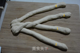 中种四股辫面包的做法步骤：9