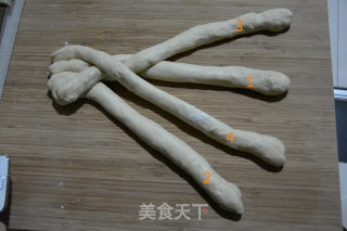中种四股辫面包的做法步骤：10