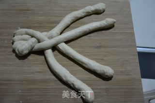中种四股辫面包的做法步骤：11