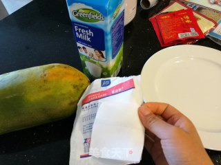 木瓜撞奶的做法步骤：1
