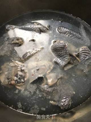 椰子竹丝鸡老火汤的做法步骤：2