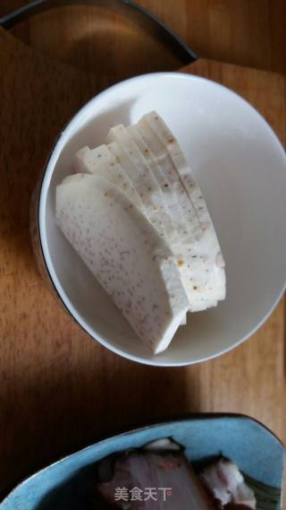 梅菜芋头扣肉的做法步骤：2