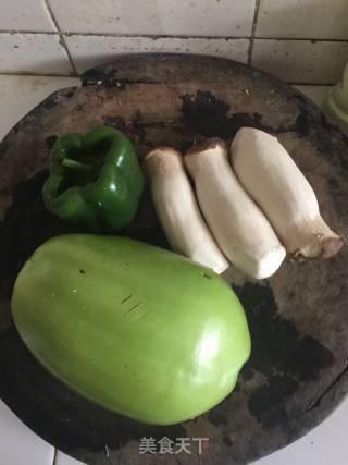 地三鲜的做法步骤：1