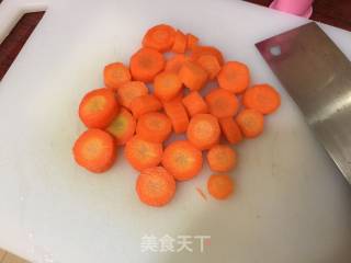 百合排骨胡萝卜汤的做法步骤：3