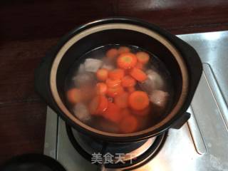 百合排骨胡萝卜汤的做法步骤：4