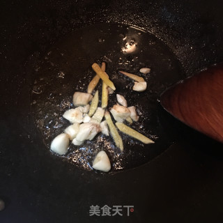 鸡肉焖榨菜的做法步骤：2