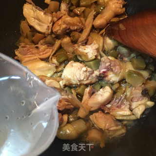 鸡肉焖榨菜的做法步骤：5