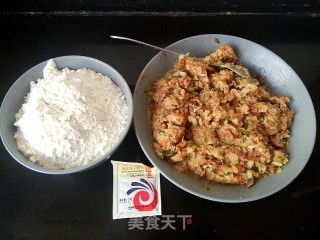 大白菜肉馅生煎包的做法步骤：1